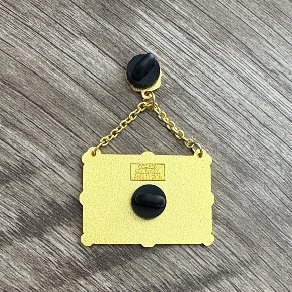 101 Dalmations Paw Pendant Pin , loungefly Disney - Picture 2 of 2